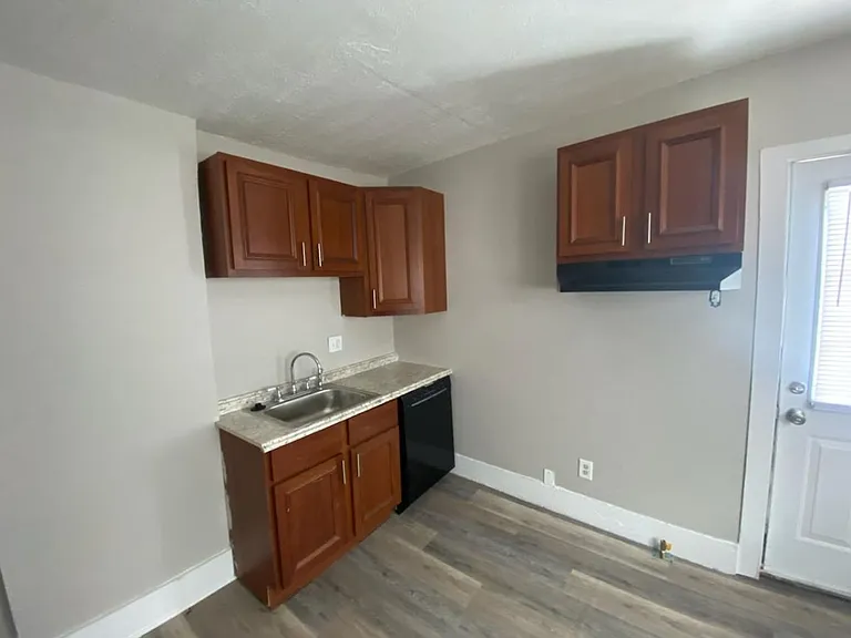 1469 N Grant Ave — Photo 4