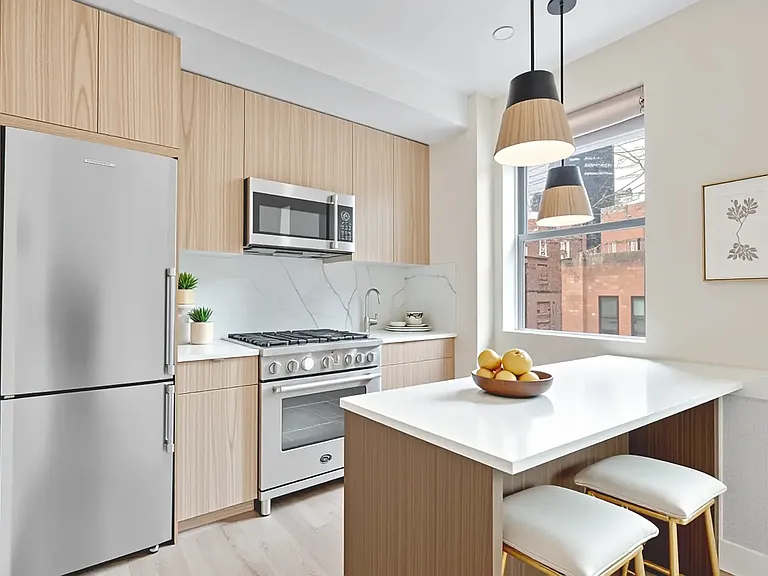 138 E 38th St #9D — Photo 2