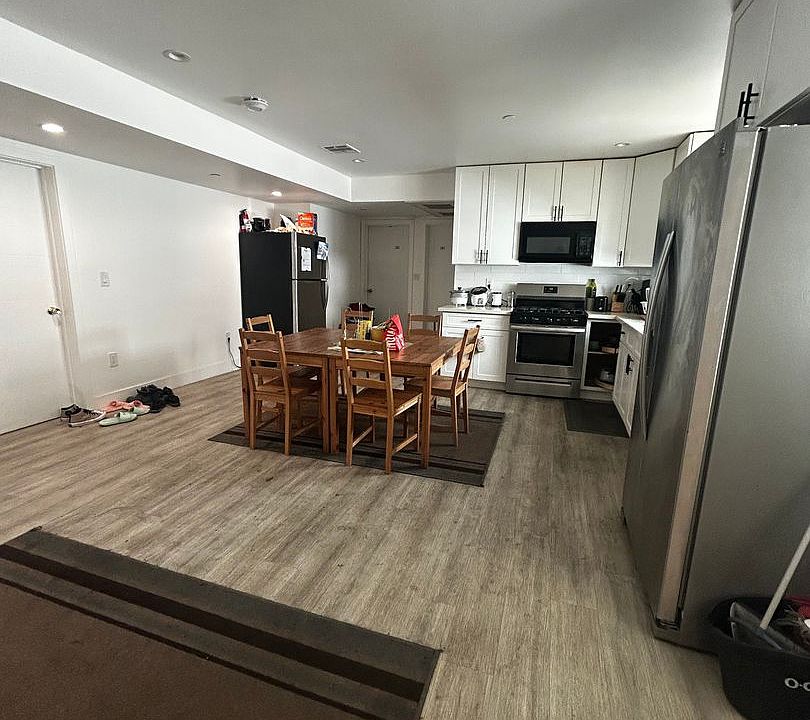 1st image of 1575 1/2 W 37th St #206