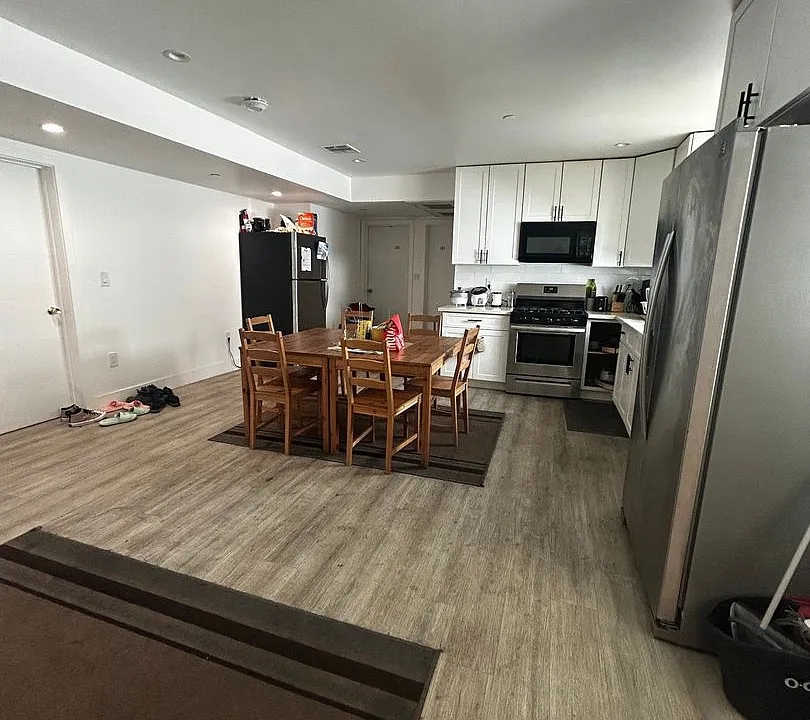 1575 1/2 W 37th St #206