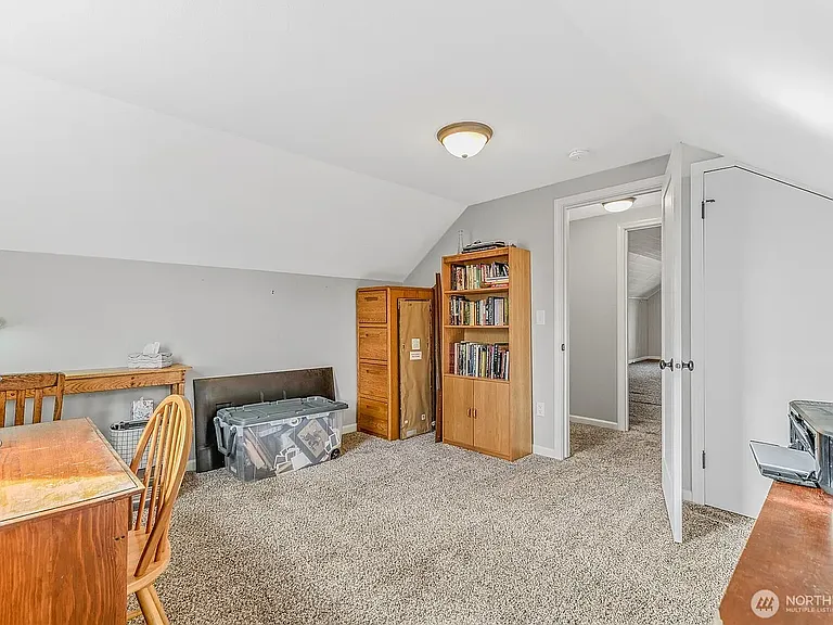 116 NE James St — Photo 21