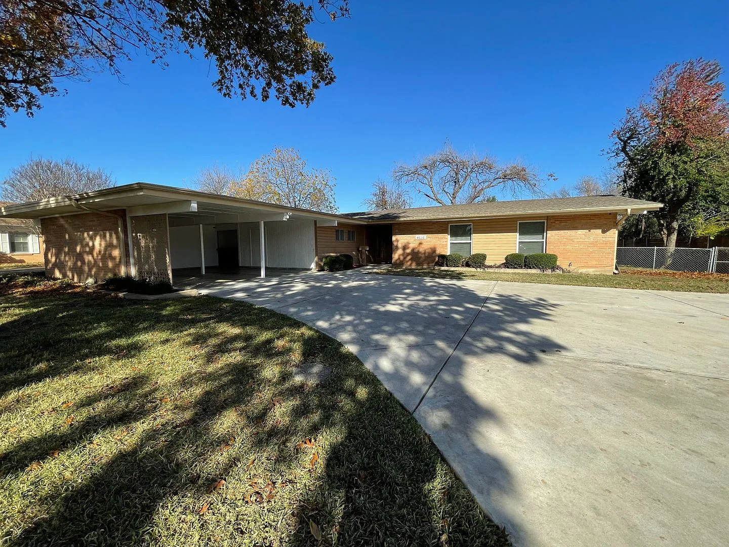 3 Bedroom 2 Bath Home In Southwest Fw — Photo 1