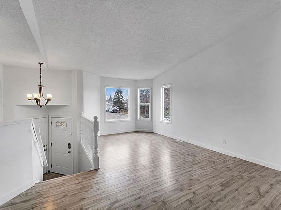 5th image of 139 Coverdale Ct NE
