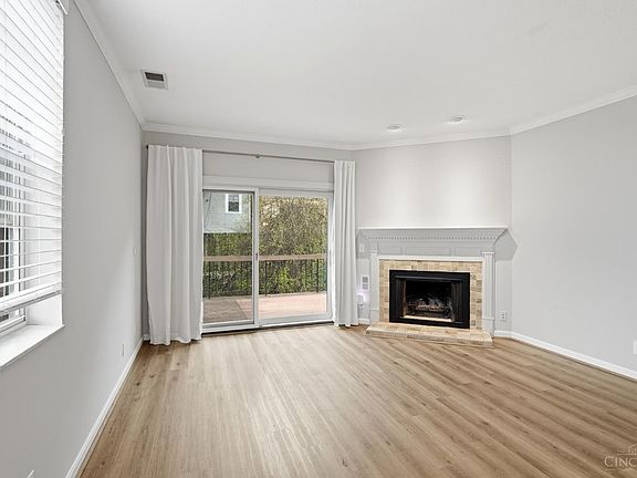 5th image of 981 Paradrome St APT B
