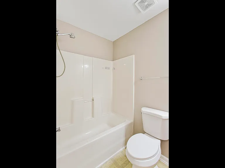 6352 Hickory Lane Cir — Photo 10