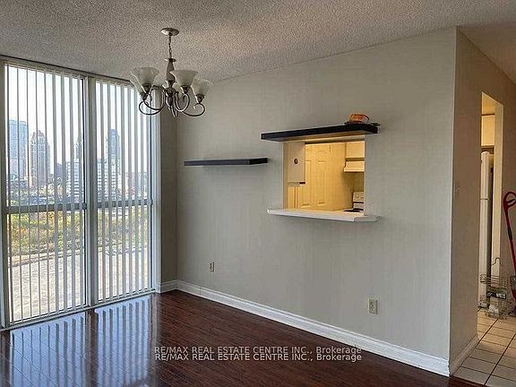3rd image of 265 Enfield Pl #1403