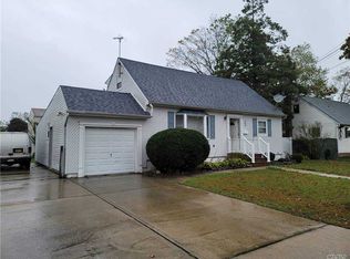 368 42nd St, Lindenhurst, NY 11757