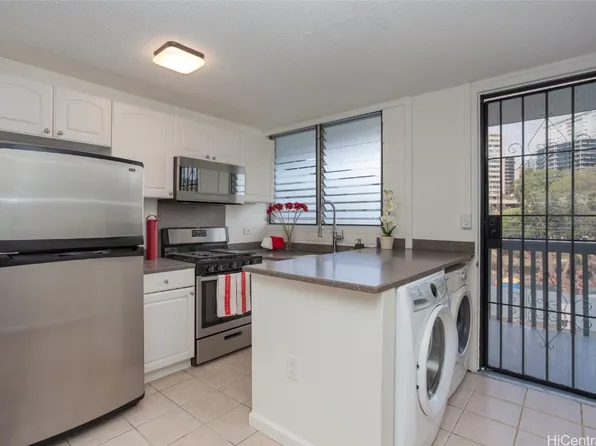 1605 Pensacola St APT 305, Honolulu, HI 96822