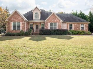 201 Old Oak Dr, Forsyth, GA 31029