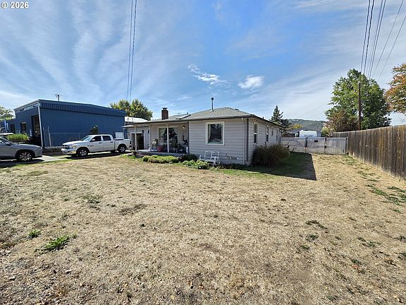 3rd image of 3974 Carnes Rd