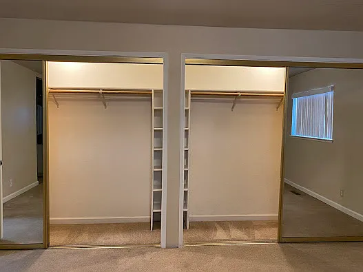 324 E Queen Way — Photo 5