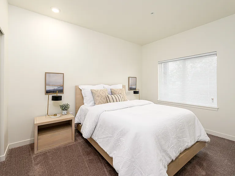 Good-sized bedrooms with large closets and cozy carpeting Good-sized bedrooms with large closets and cozy carpeting