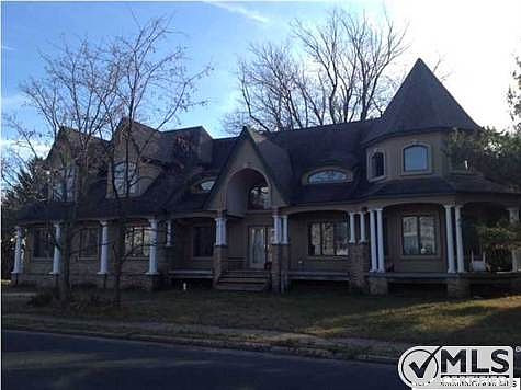 1st image of 328 Roosevelt Ave