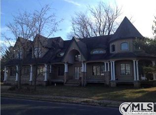 328 Roosevelt Ave, Oakhurst, NJ 07755