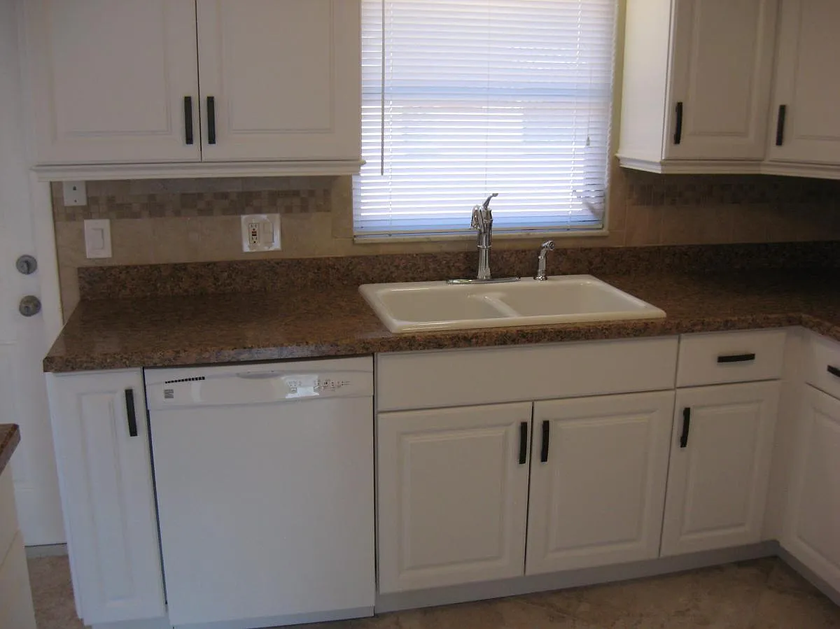 Building Photo - 6845 Versailles N