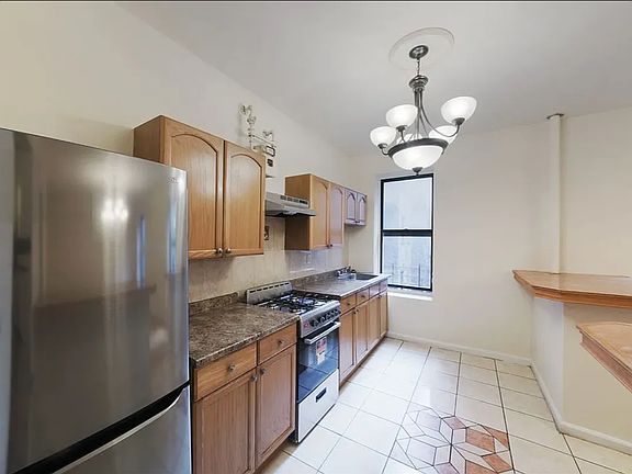 3rd image of 100 W 139th St APT 14