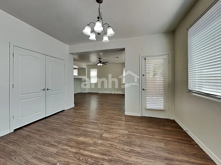 17403 W Langer Ln — Photo 4