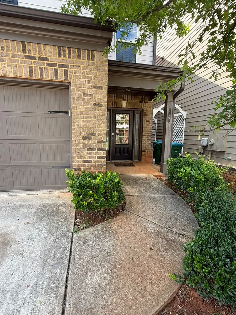3 bed, 2058 sqft, $2,750 — Photo 2