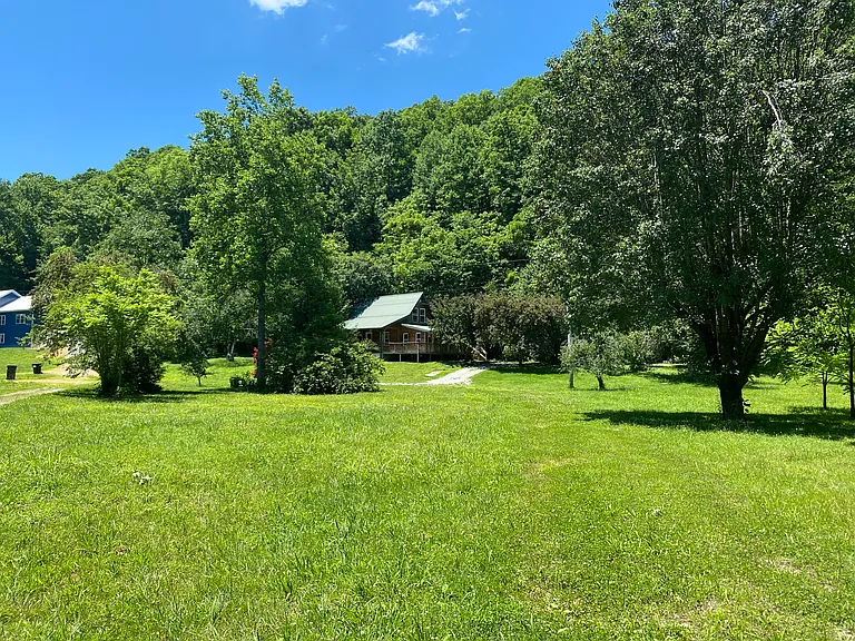 195 Emerald Dr #B — Photo 6