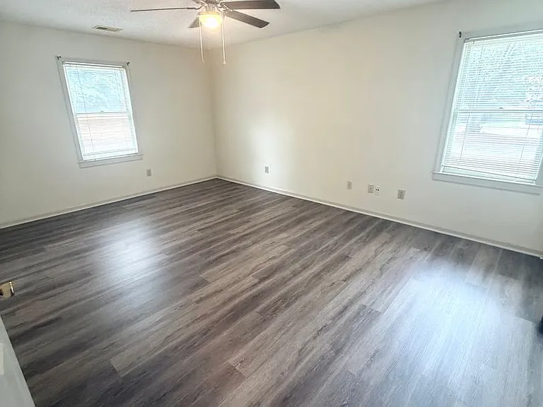 403 Wormwood Ln #B — Photo 10