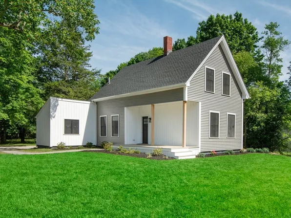 215 Gardner St, Hingham, MA 02043