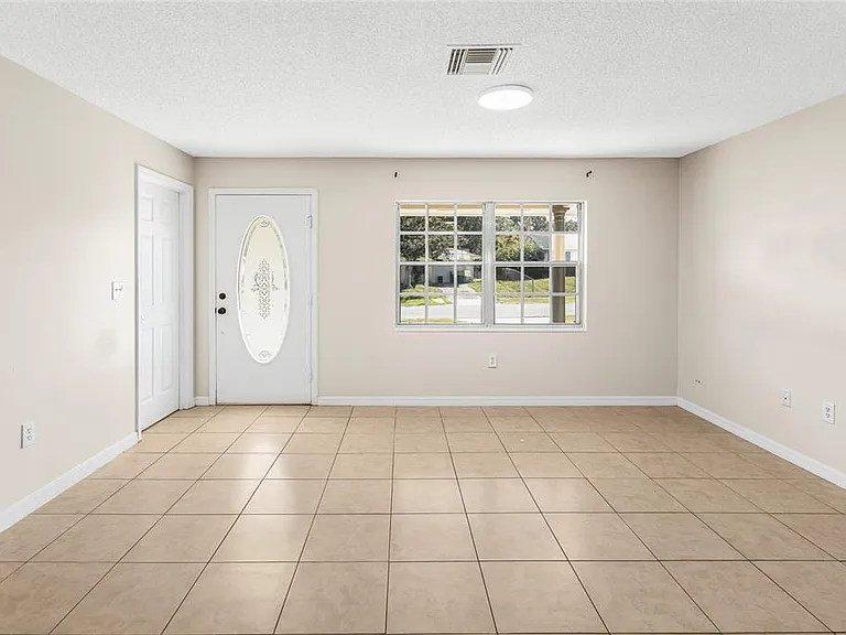 2707 Lakewood Ln — Photo 4