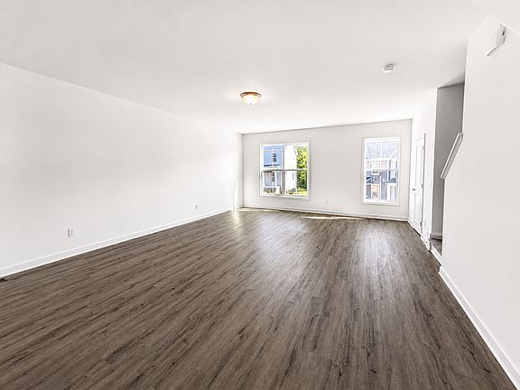 3rd image of 1063 Balsam Ln