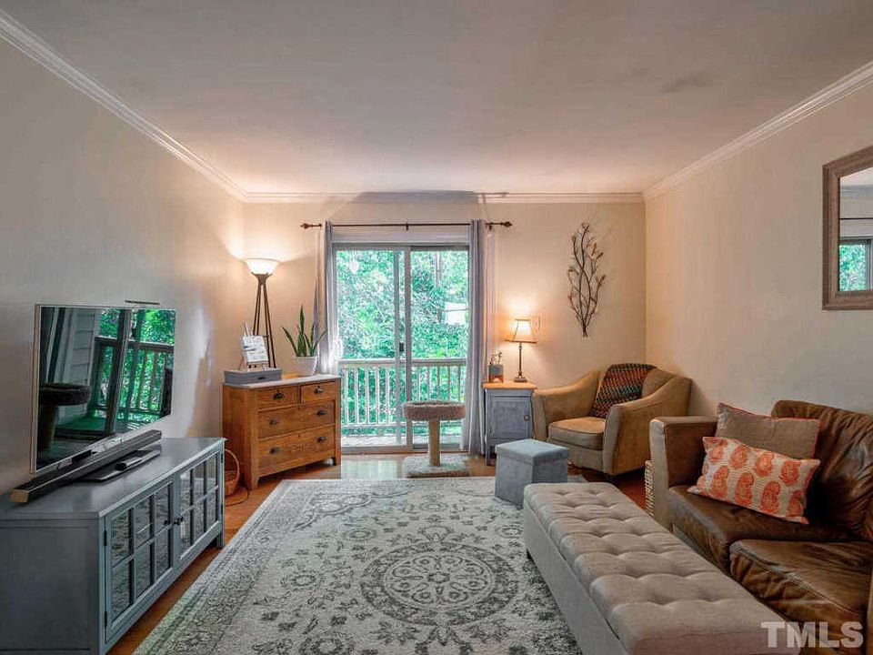 1st image of 1513 E Franklin St APT 116E