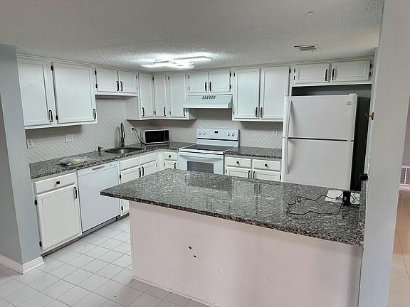 3rd image of 372 Schneider Dr Unit 16