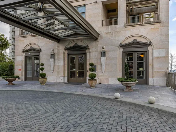 2288 Bellevue Ave #1201, West Vancouver, BC V7V 1C6