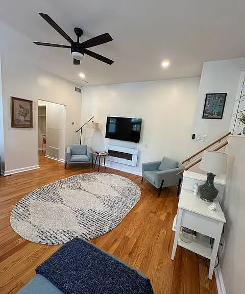 450 Fitzwater St — Photo 4