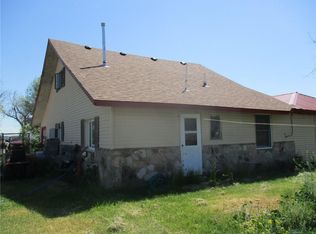 689 3rd St W, Hardin, MT 59034