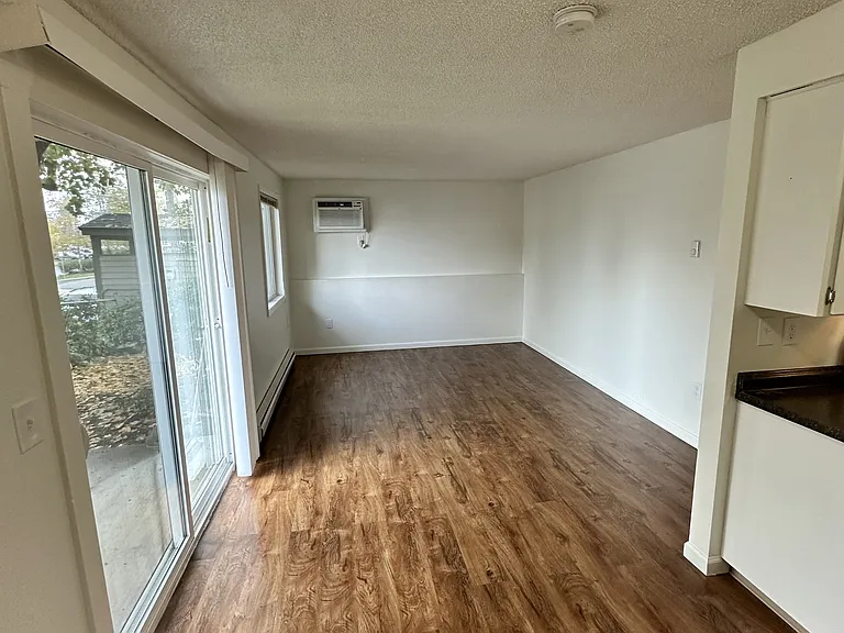 226 E 7th Ave — Photo 14