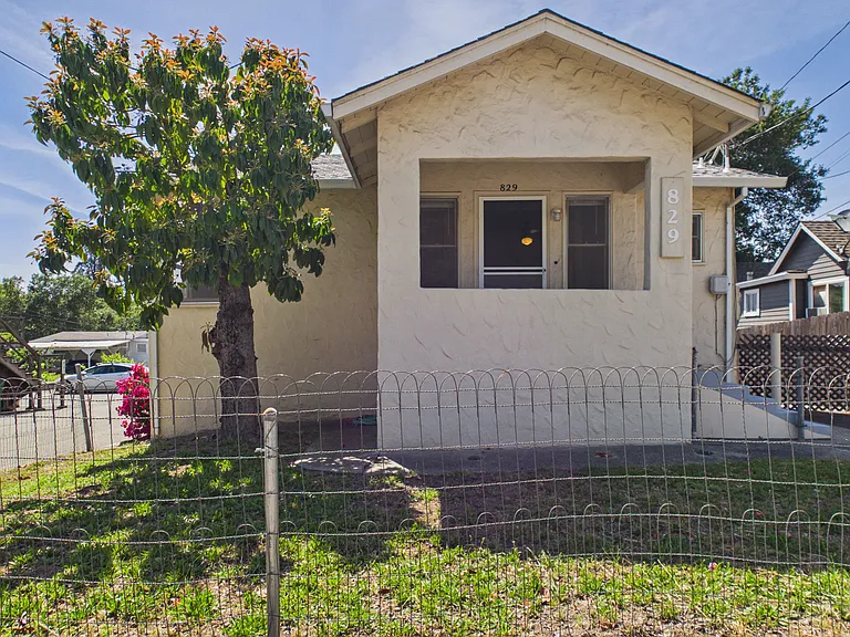 829 Healdsburg Ave — Photo 1