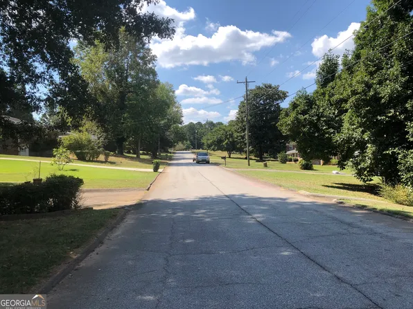 5653 Woodland Dr, Douglasville, GA 30135