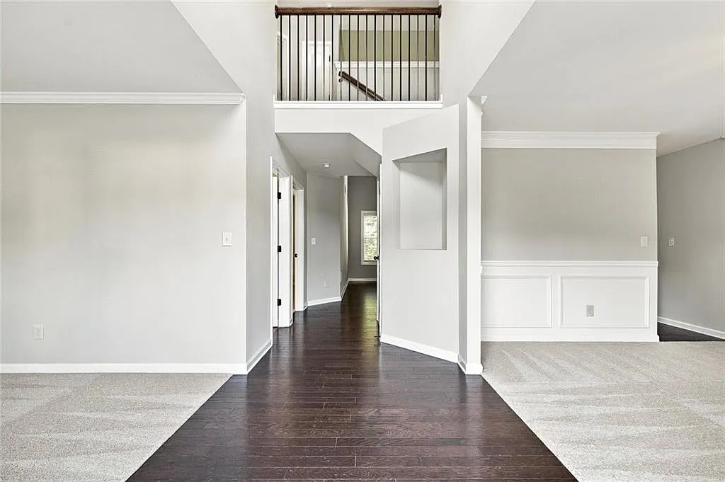 5 bed, 3.0 bath, 2527 sqft, $2,495 — Photo 2