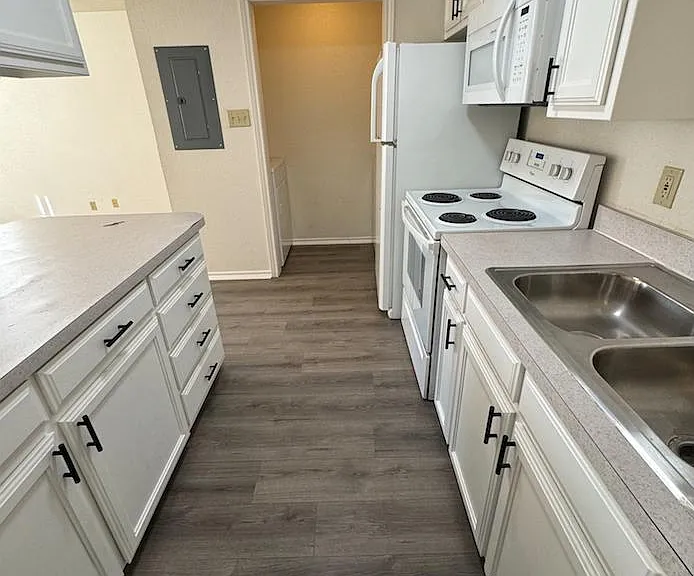 927 W Chestnut St #C — Photo 13