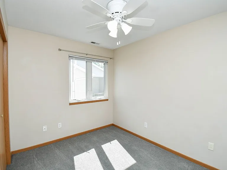 1422 E Redwood Blvd — Photo 28