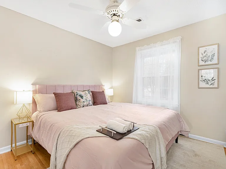 Bedroom with king bed with memory foam mattress