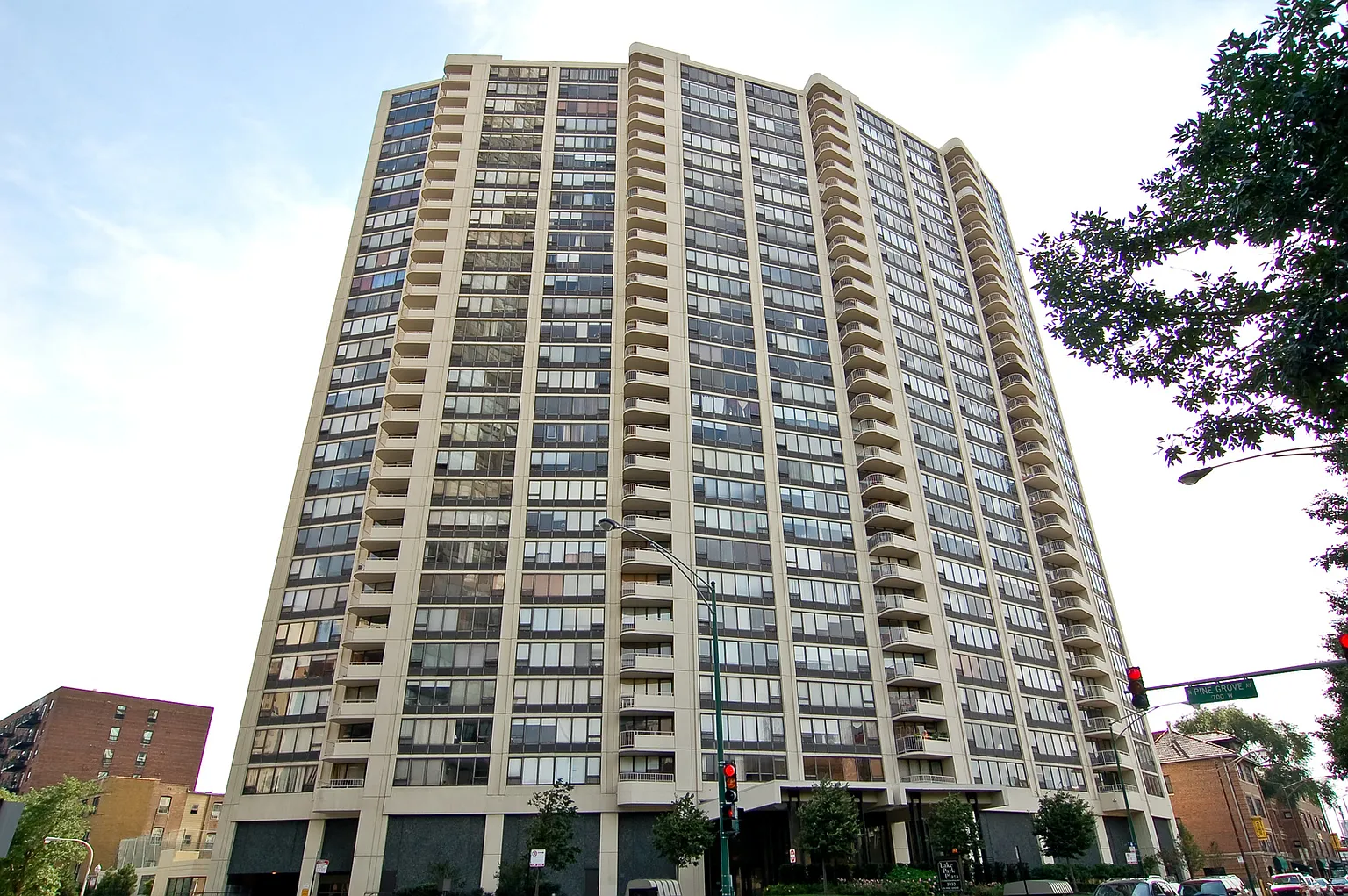 3930 N Pine Grove Ave APT 305 photo 1