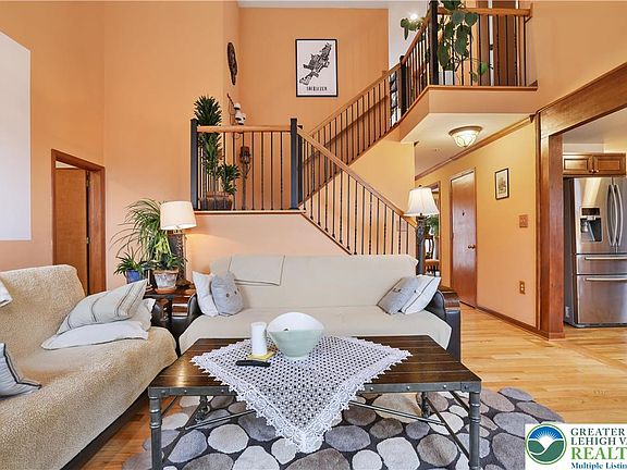3rd image of 1392 Whispering Hills Ct