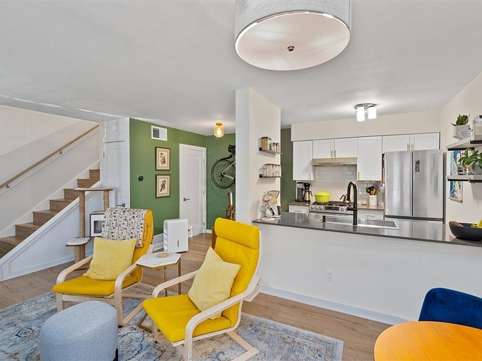 1st image of 300 E Croslin St APT 111