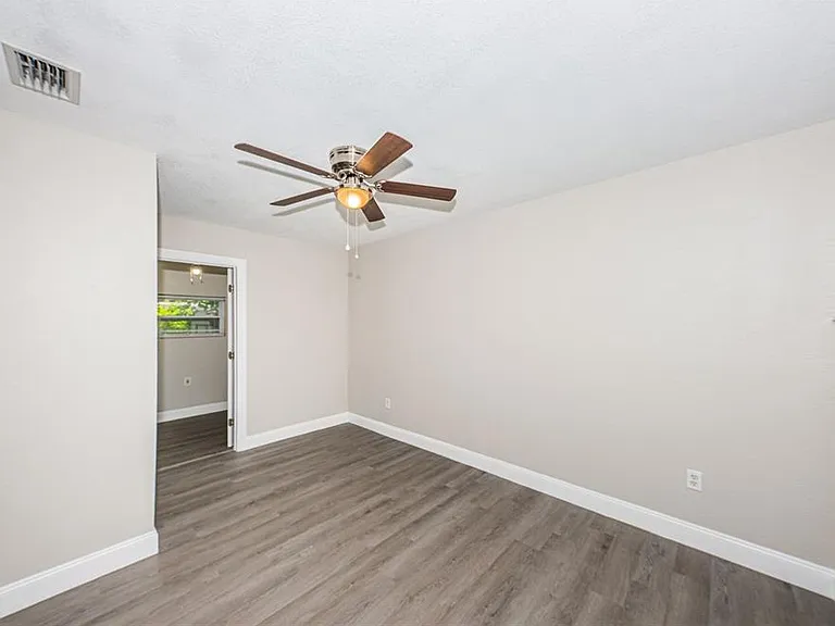 705 3rd Ave NE #C — Photo 18