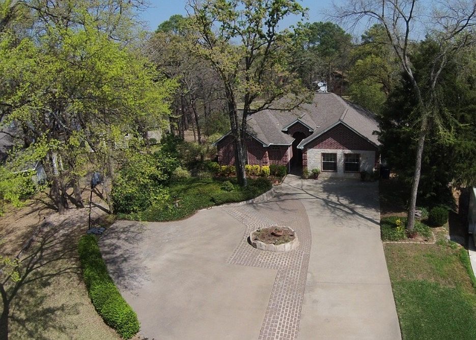 1st image of 140 Shady Shores Dr