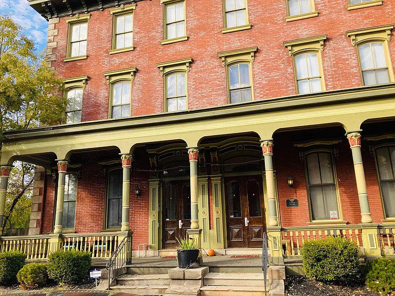 1110-1112 Sheffield Street — Photo 17