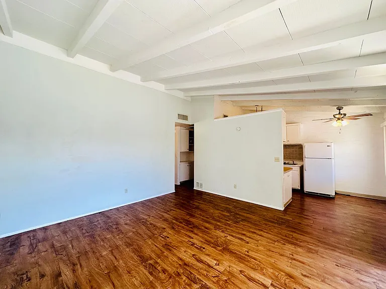 Swan Court Apartments - 1 and 2 Bedroom Homes! — Photo 9