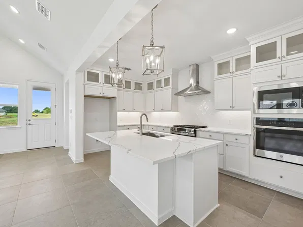 220 Dunovant Dr, Sealy, TX 77474