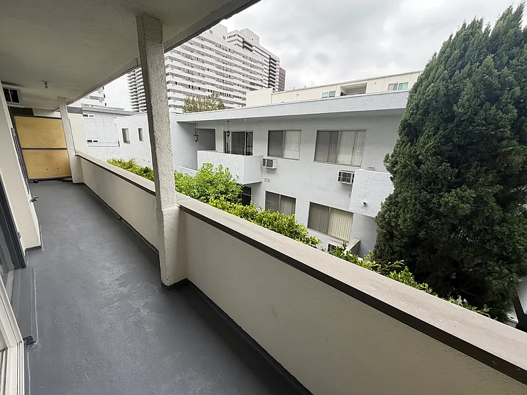 1277 Barry Ave #5 — Photo 9