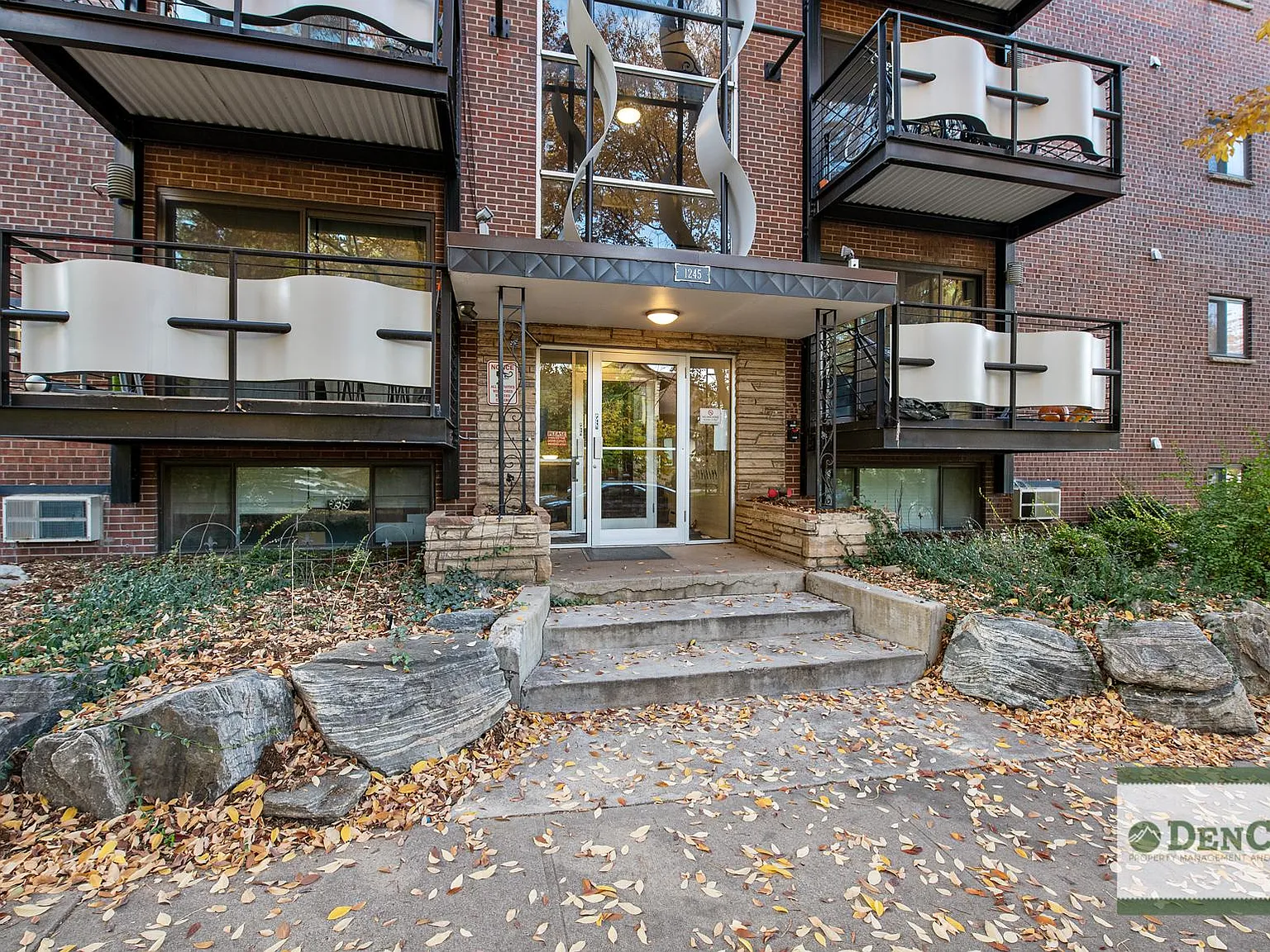 2 bed, 929 sqft, $2,100 — Photo 3