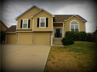 2610 S 24th St, Leavenworth, KS 66048